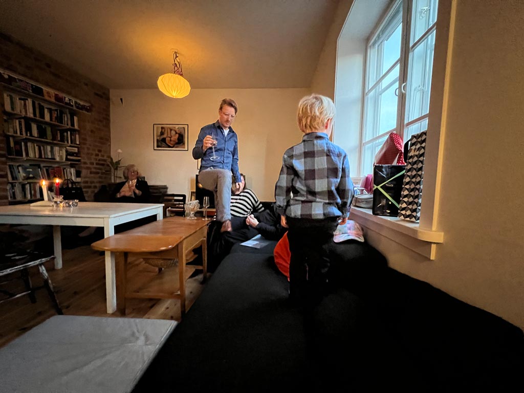 iPhone 13 Pro / 6 iPhone 13 Pro   6