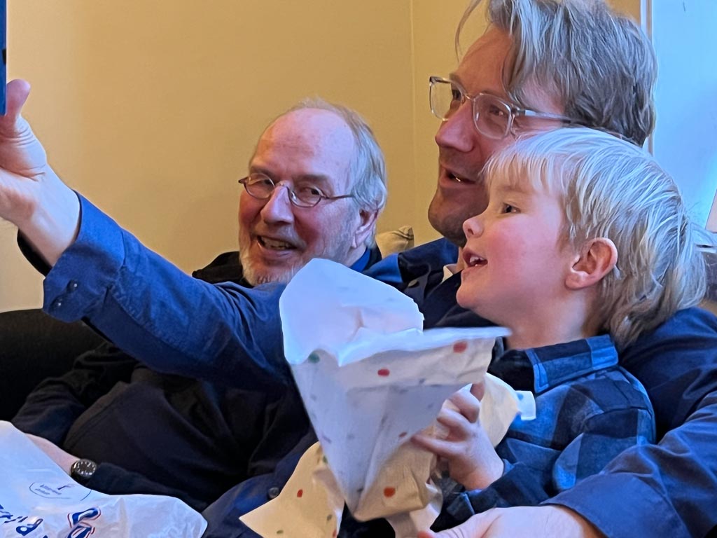 iPhone 13 Pro / 6 iPhone 13 Pro   6