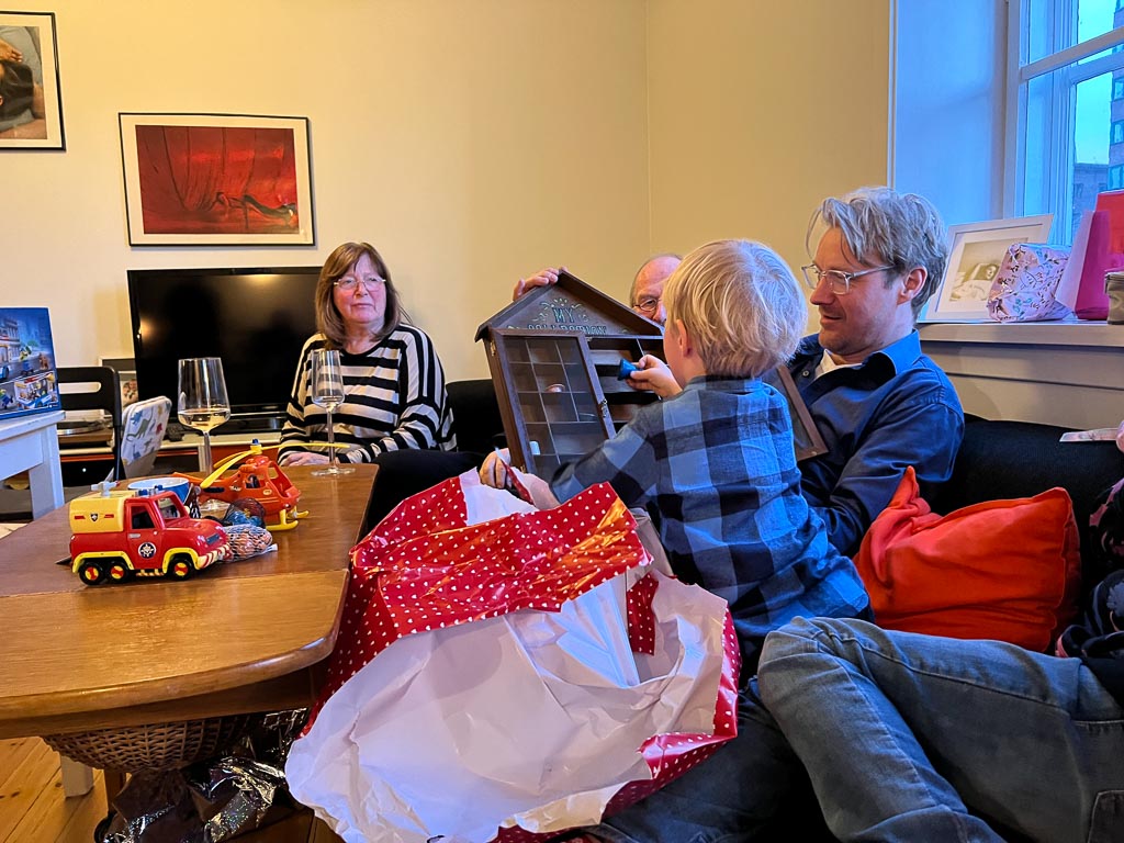 iPhone 13 Pro / 6 iPhone 13 Pro   6