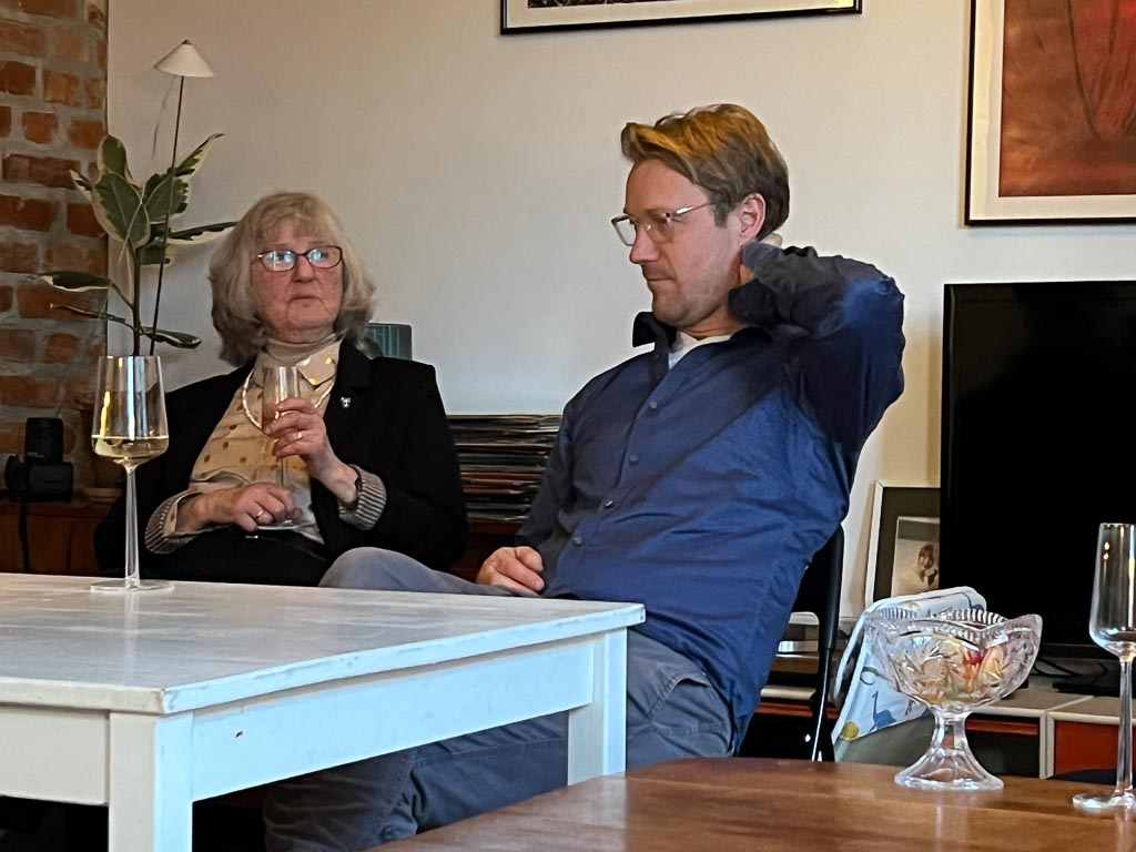 iPhone 13 Pro / 6 iPhone 13 Pro   6