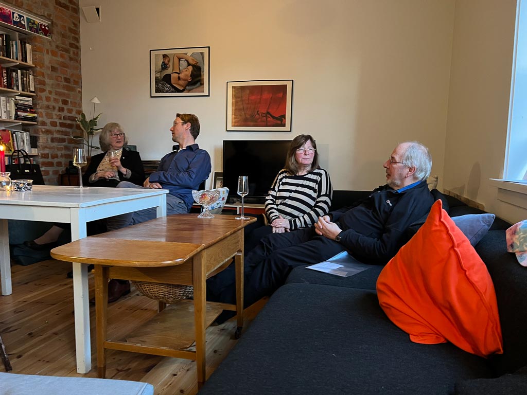 iPhone 13 Pro / 6 iPhone 13 Pro   6