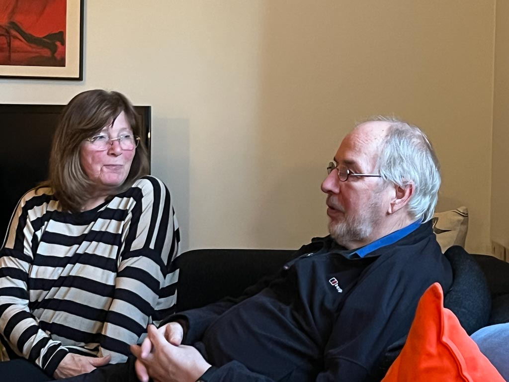 iPhone 13 Pro / 6 iPhone 13 Pro   6